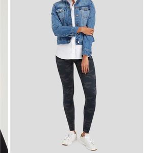 Spanx Seamless Black Camo Leggings, Size Small